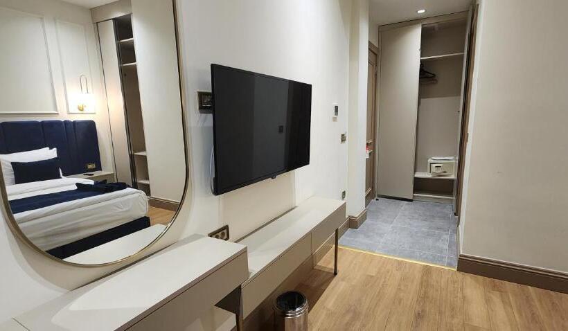 اتاق استاندارد با بالکن, Taksim Bosphorus