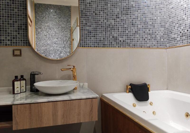 سوییت لوکس, Taksim Bosphorus