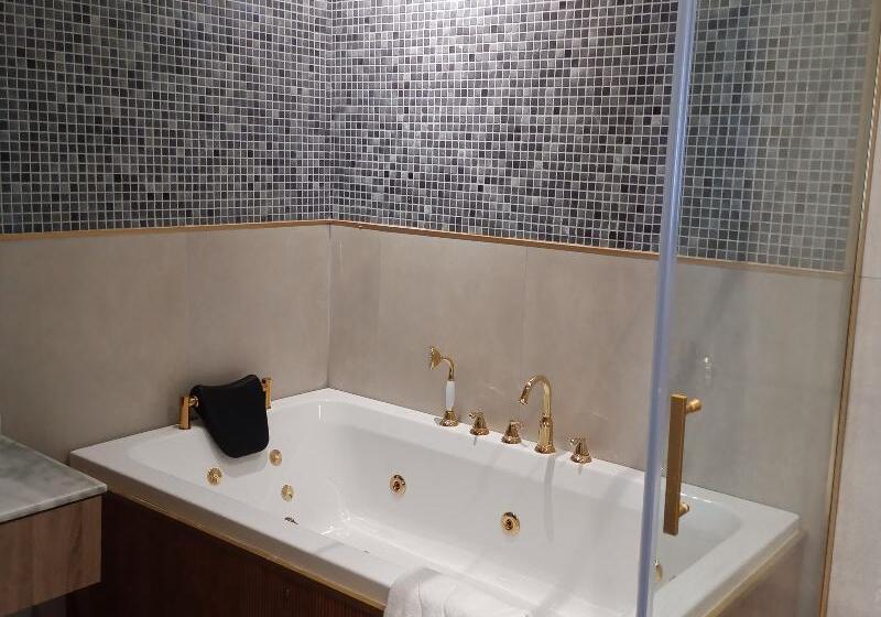 سوییت لوکس, Taksim Bosphorus