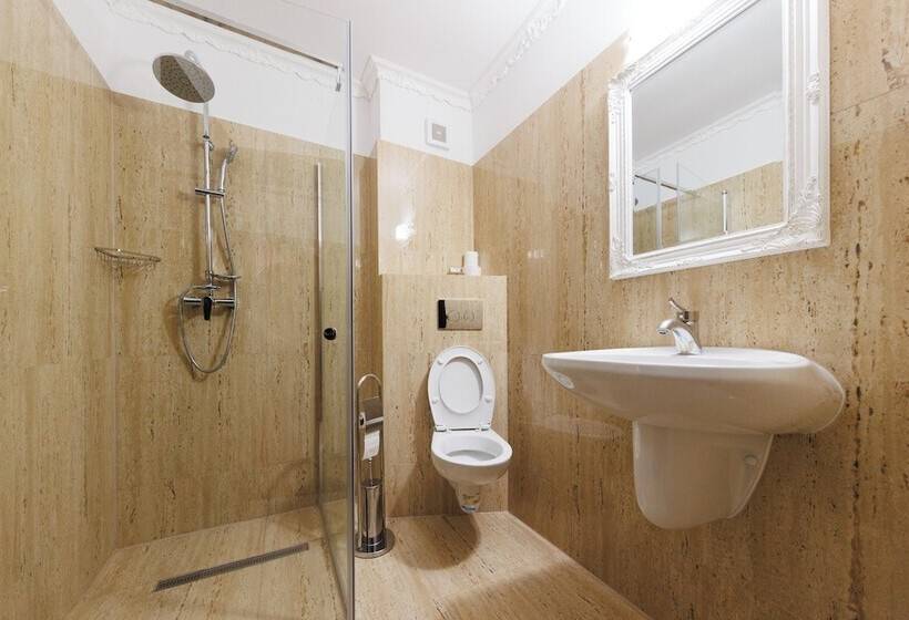 ファミリールーム, Complex Turistic Max International