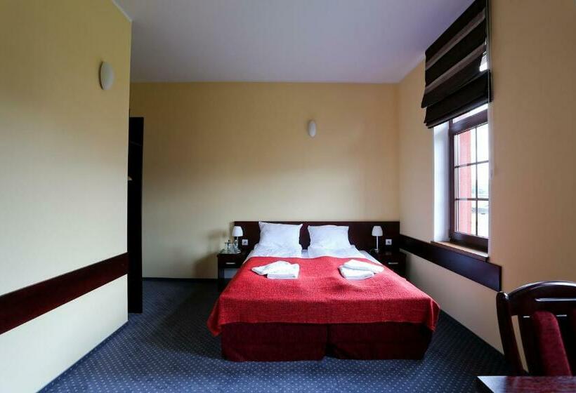 חדר סטנדרט, Edmar