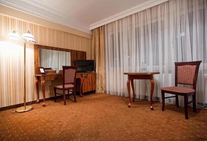 غرفة قياسية ثلاثية, Gold