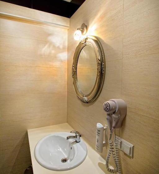 غرفة قياسية ثلاثية, Gold