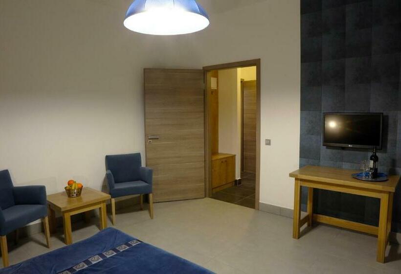 4인용 스탠다드 룸, Hédervári Lovas Vendégház