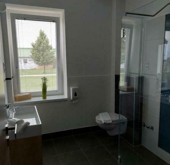 4인용 스탠다드 룸, Hédervári Lovas Vendégház