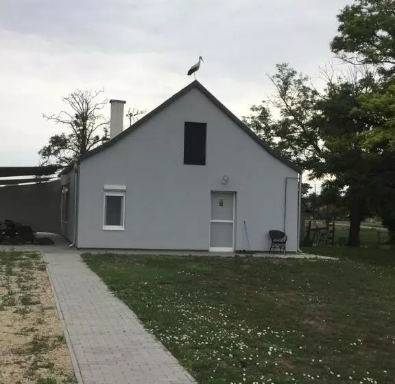 １ベッドルームアパートメント, Hédervári Lovas Vendégház