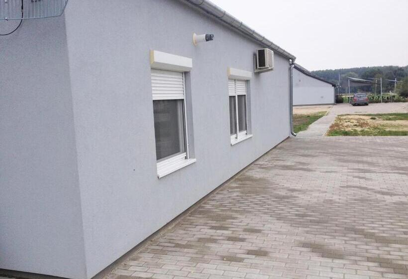 침실 1개 아파트, Hédervári Lovas Vendégház