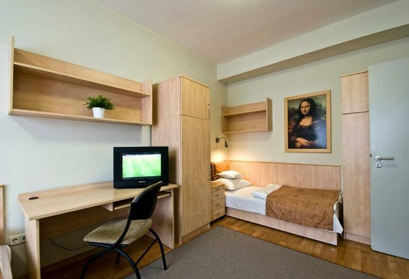 스탠다드 트리플 룸, Kerpely