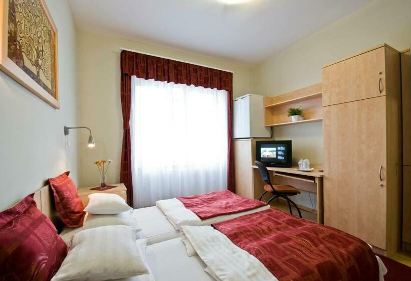 스탠다드 룸, Kerpely