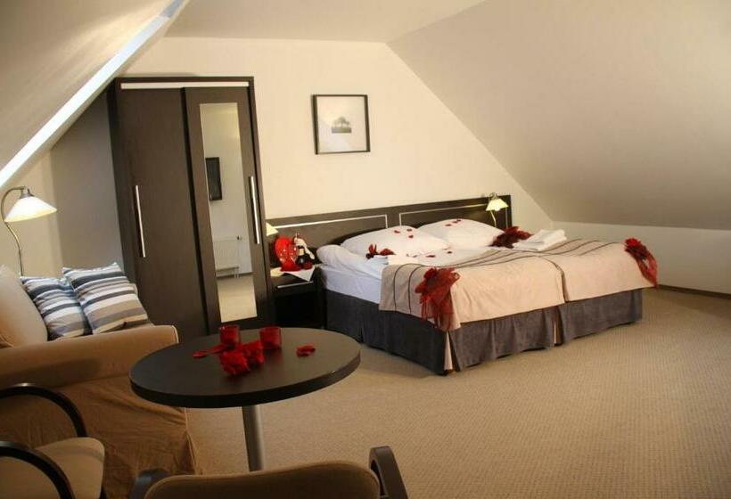 四人标准间, Kuklówka Conference