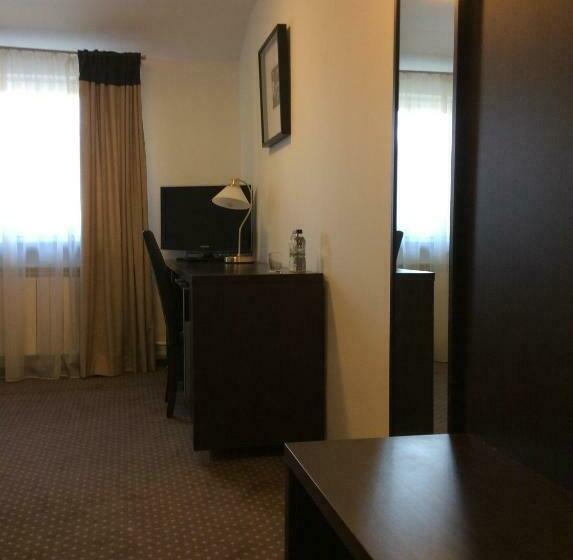 标准单人间, Kuklówka Conference