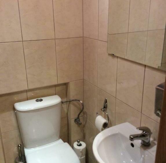 标准单人间, Kuklówka Conference