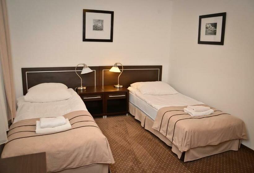 四人标准间, Kuklówka Conference