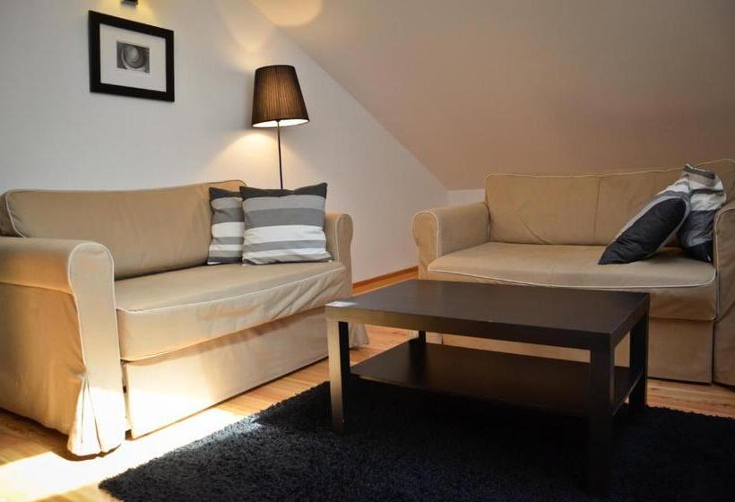 舒适三人间, Kuklówka Conference