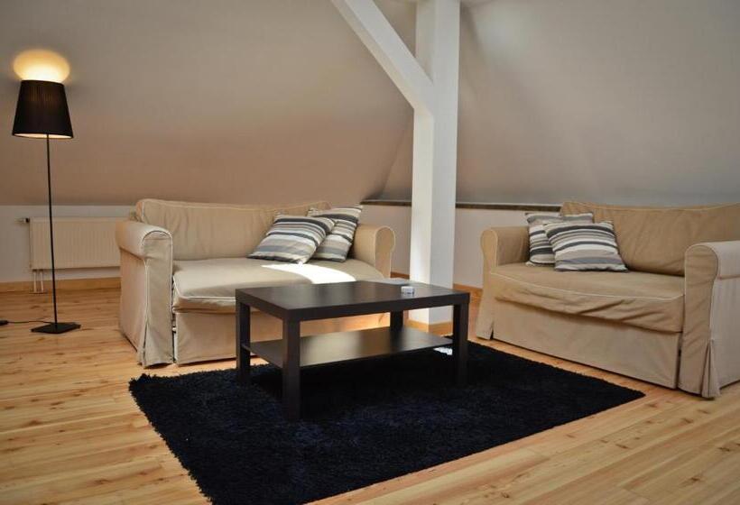 舒适三人间, Kuklówka Conference