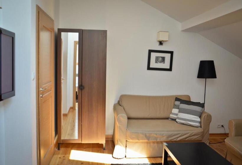 舒适三人间, Kuklówka Conference