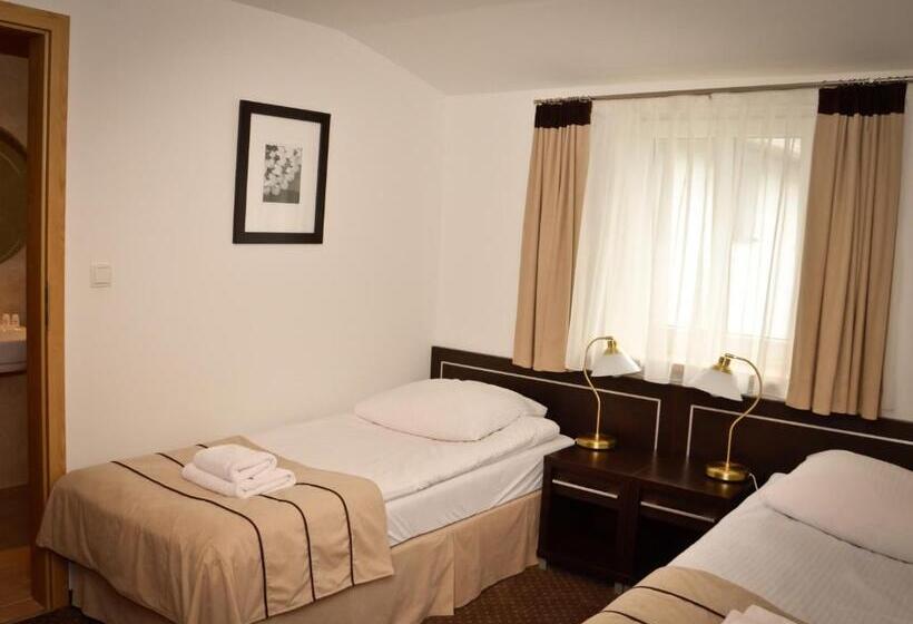 标准间, Kuklówka Conference