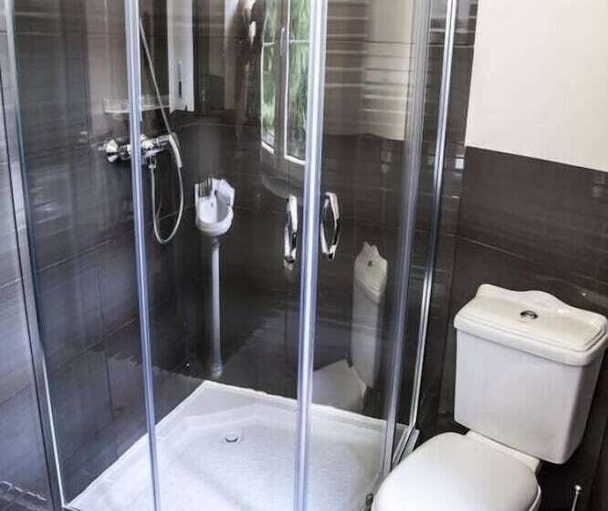 اتاق استاندارد یک نفره, Modlin Palace