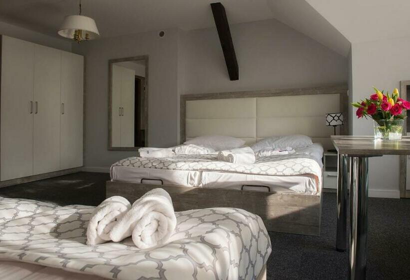 Classic Quadruple Occupancy Room, Morskie Oko