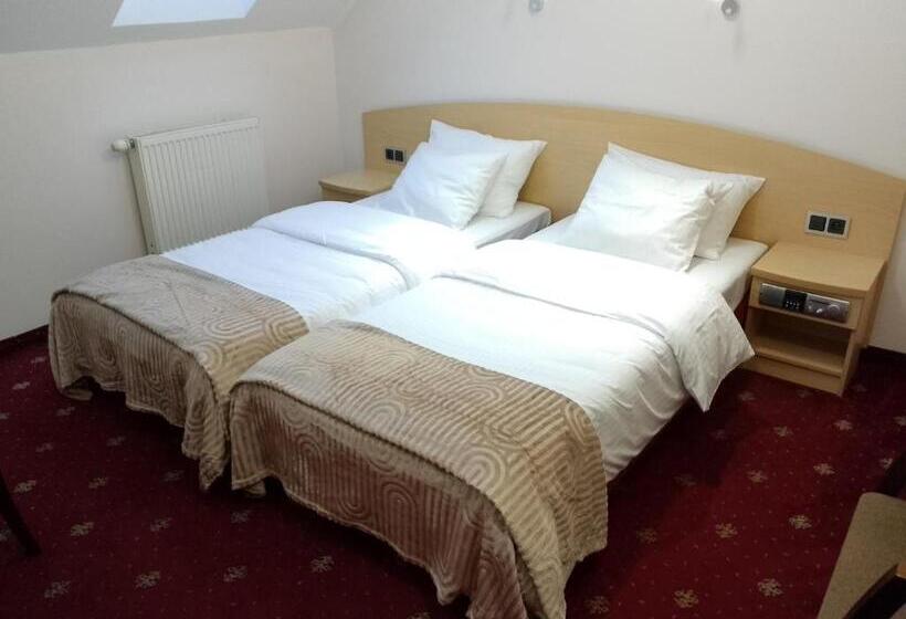 חדר סטנדרט, Nad Mrogą