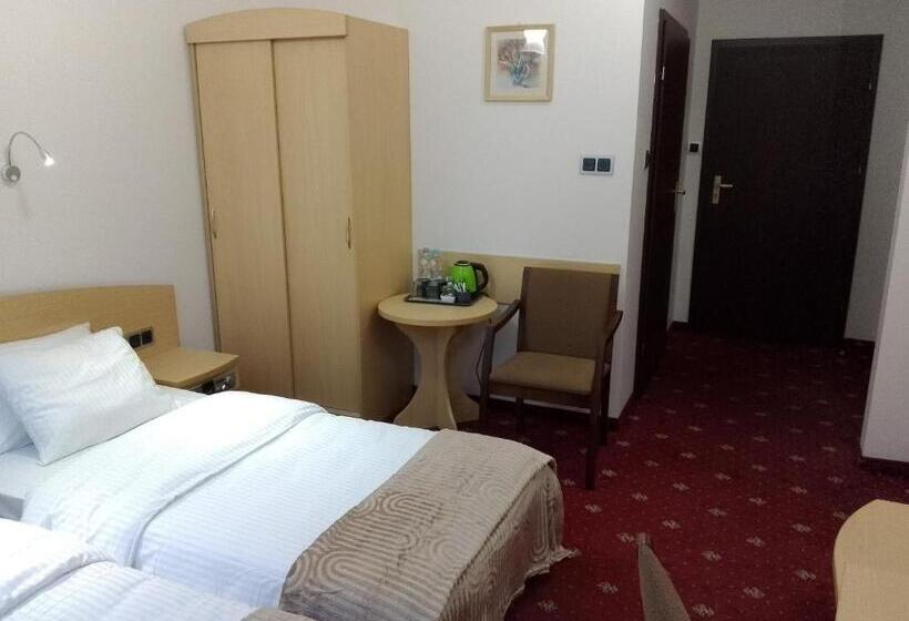 חדר סטנדרט, Nad Mrogą