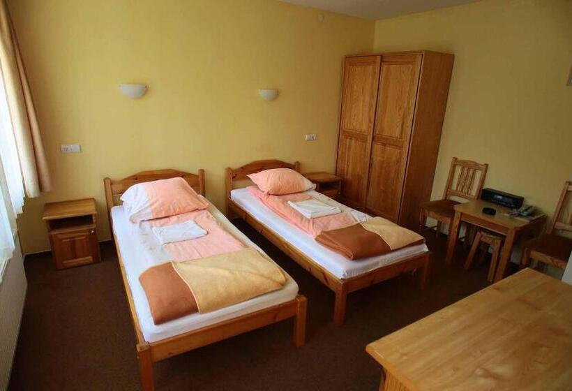 חדר אקונומי, Nad Mrogą