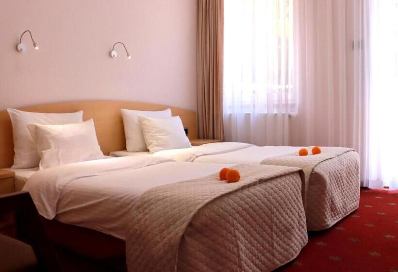 חדר סטנדרט, Nad Mrogą