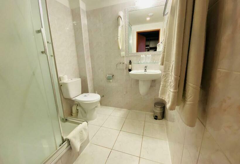 דירת חדר, Pietrak