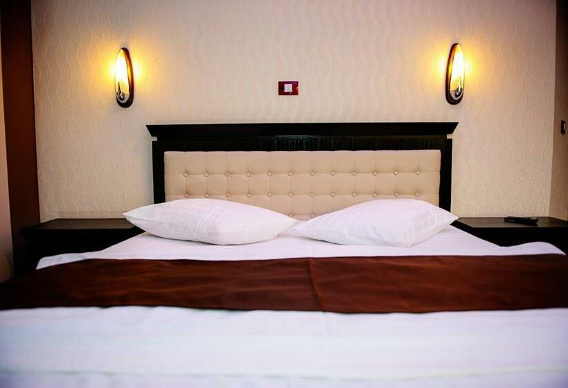 إستديو قياسى مزود بشرفة, Vila Hd