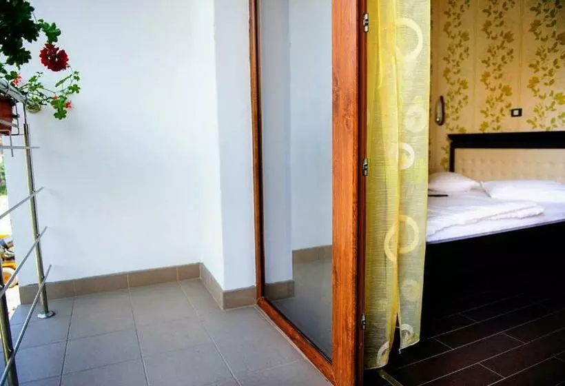 Standard-studio Parveke, Vila Hd
