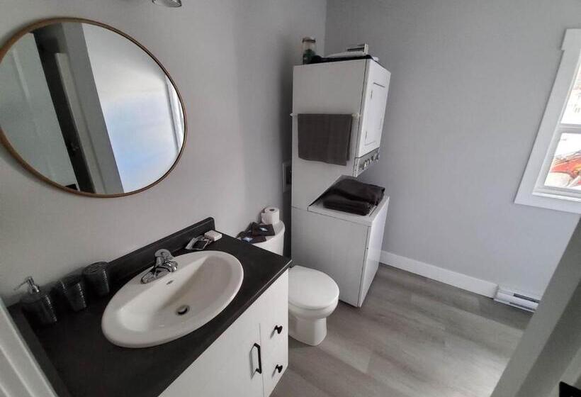 スタンダードルーム, Beau Vista On Broadway