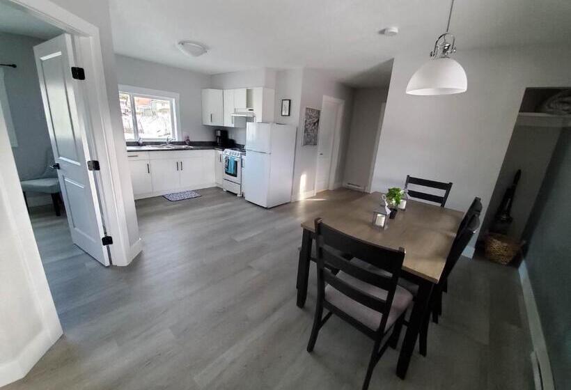 スタンダードルーム, Beau Vista On Broadway