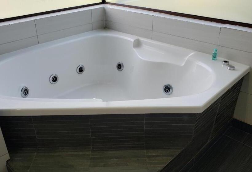 Suite with lake view, Borde Luz Hotel Boutique
