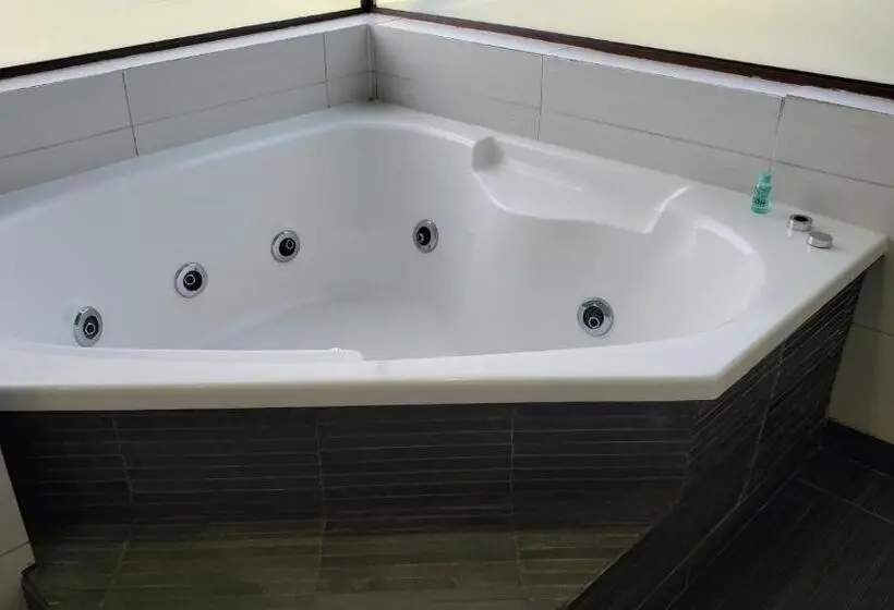 Suite with lake view, Borde Luz Hotel Boutique