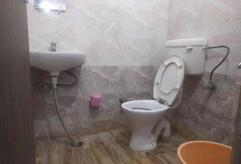 Номер Стандарт, Shree Radha Krishna Guest House By Wb Inn