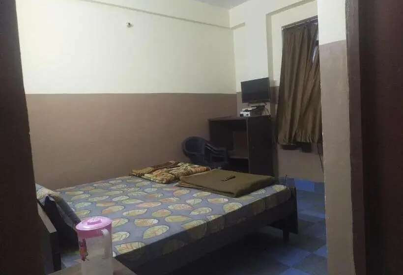 スタンダードルーム, Shree Radha Krishna Guest House By Wb Inn