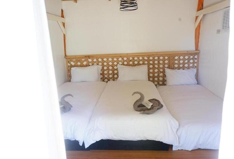 스탠다드 룸 공동 욕실, Leonora Beach Resort And Recreation