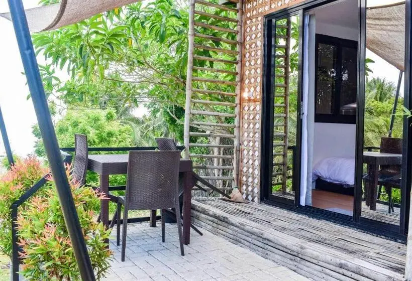 Perhehuone, Leonora Beach Resort And Recreation