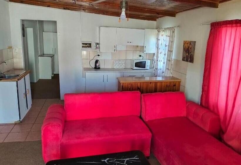 סוויטה נוף לבריכה, De Cassindy