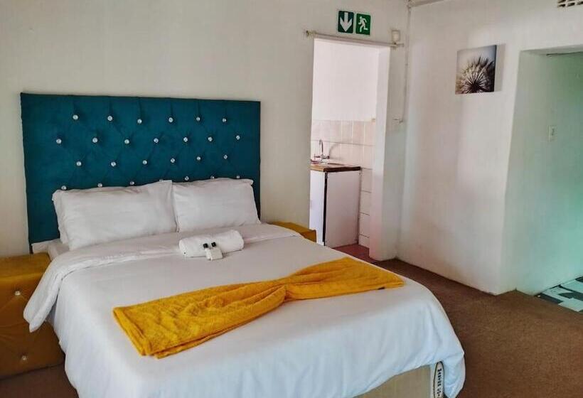 סוויטה נוף לבריכה, De Cassindy