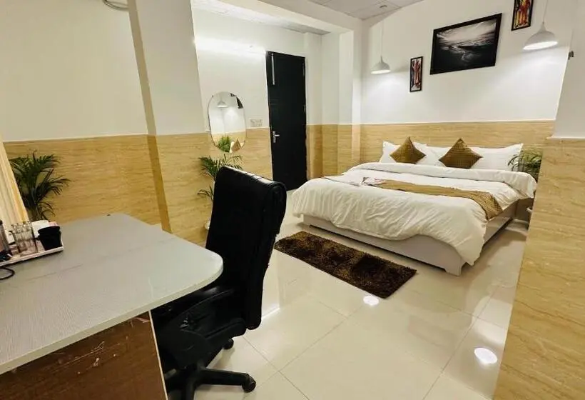 デラックスルーム, Relax In Noida Sector 18