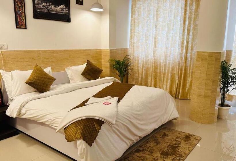 Номер Deluxe, Relax In   Noida Sector 18