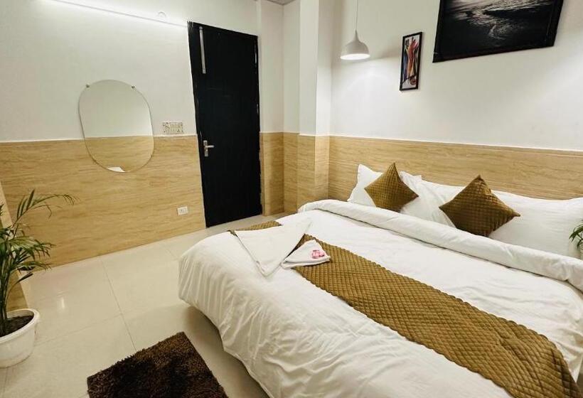 Номер Deluxe, Relax In   Noida Sector 18