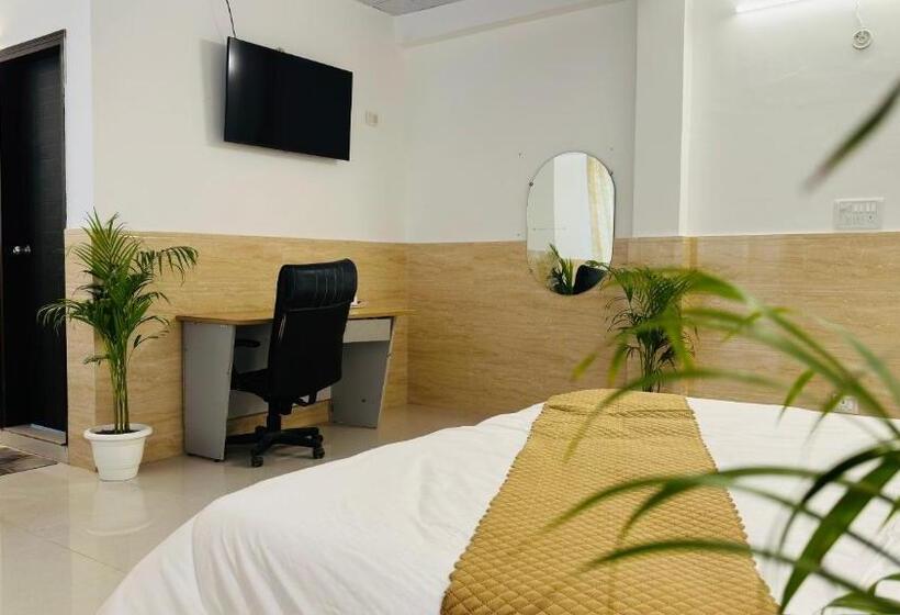 带阳台套房, Relax In Noida Sector 18