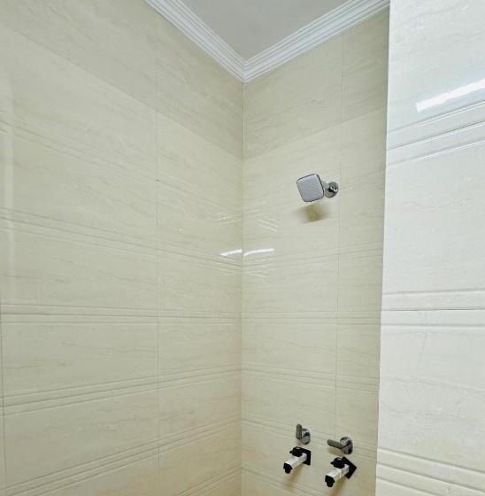 Люкс с Балконом, Relax In   Noida Sector 18