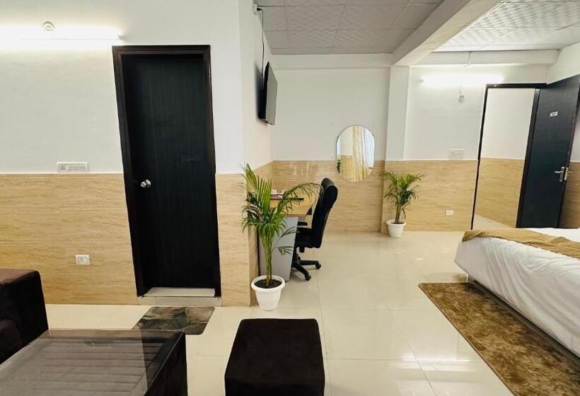 带阳台套房, Relax In Noida Sector 18