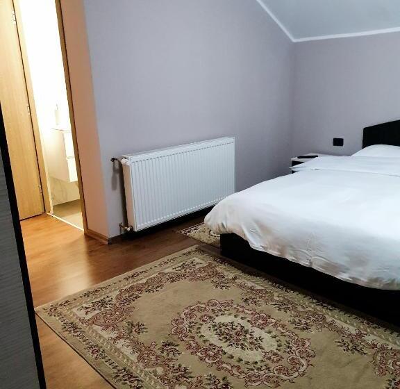 标准三人间, Casa Laurentiu