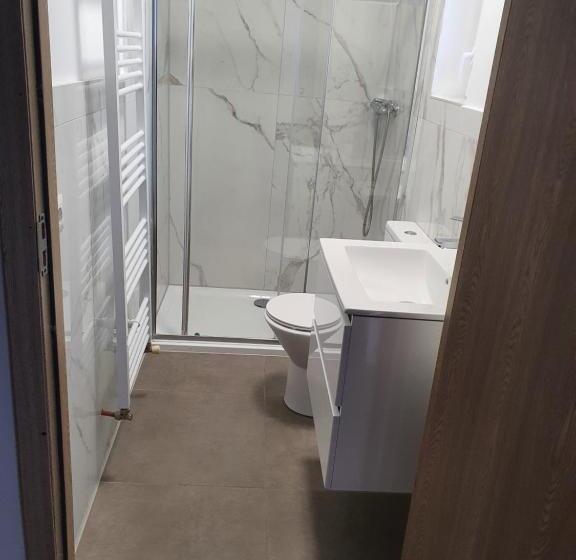 标准间, Casa Laurentiu