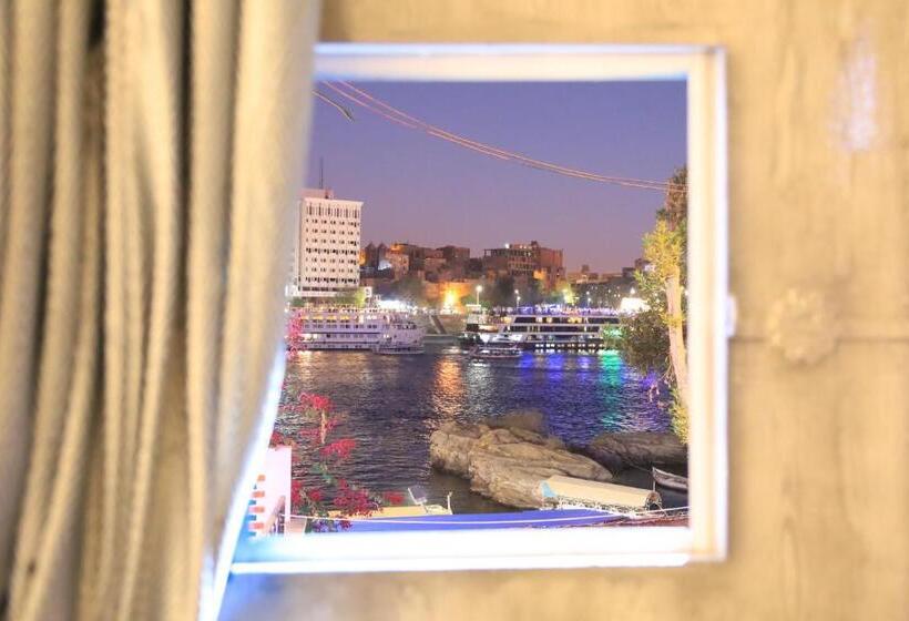 اتاق استاندارد سه نفره, Crystala Guest House
