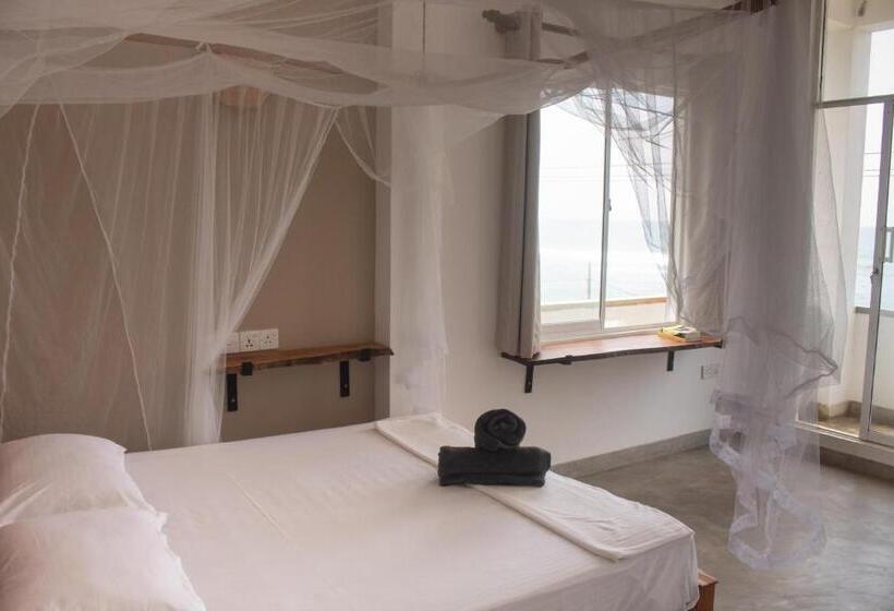 豪华海景房带阳台, The Stables Hotel Midigama